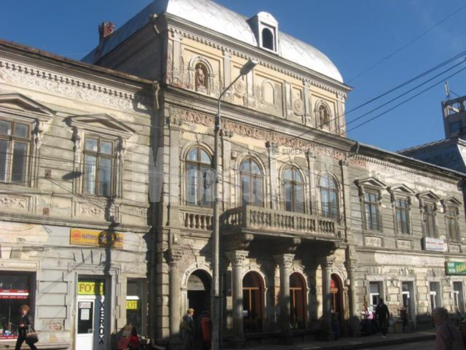 Fosta primărie din Câmpulung se află într-o stare avansată de degradare