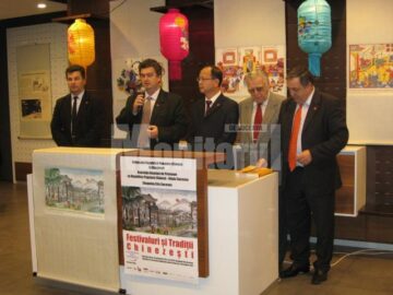 Cătălin Nechifor deschizând expoziția Festivaluri și Tradiții chinezești