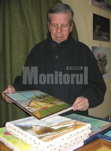 Inginerul pensionar Ștefan Danilevici, cu una dintre lucrările sale