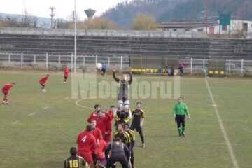 Tinerii rugbiști humoreni (în negru) au început în forță noul sezon competițional