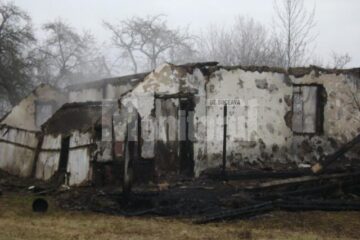 Casa afectată de incendiu