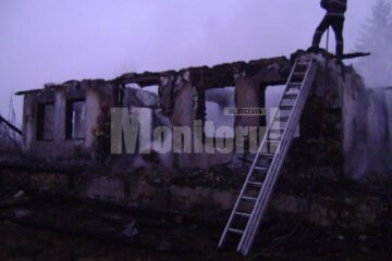 O casă din satul Răuțeni, comuna Zamostea, a fost mistuită de flăcări, la primele ore ale zilei de ieri