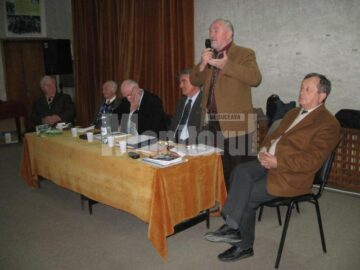 Mihai Batog-Bujeniță, președintele Academiei Libere Păstorel în plin elan epigramistic
