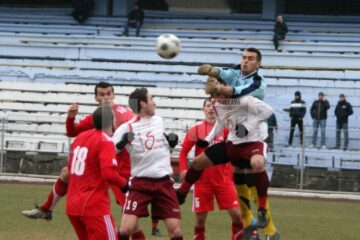 Rapid s-a chinuit cu o formație care nu are nici un obiectiv și care a fost îngenuncheată abia după eliminarea unui jucător