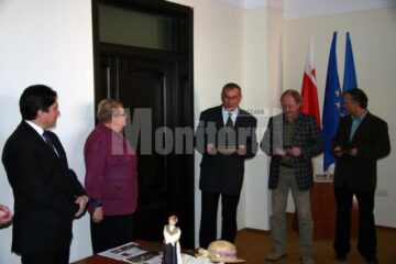 Oaspetii din Polonia au primit și ei plachete aniversare