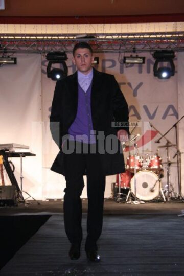 Înainte de concert, a avut loc prezentarea ultimelor tendințe din colecțiile toamnă - iarnă 2011 - 2012