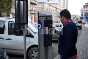 Afacerea parcărilor cu plată din Câmpulung a fost pusă la cale înaintea aducerii “hingherilor” de mașini