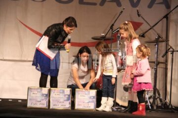 Înainte de concert, a avut loc prezentarea ultimelor tendințe din colecțiile toamnă - iarnă 2011 - 2012