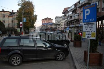 Afacerea parcărilor cu plată din Câmpulung a fost pusă la cale înaintea aducerii “hingherilor” de mașini