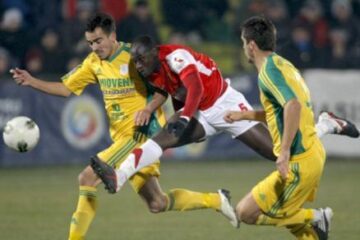 Dinamo s-a chinuit cu ultima clasată