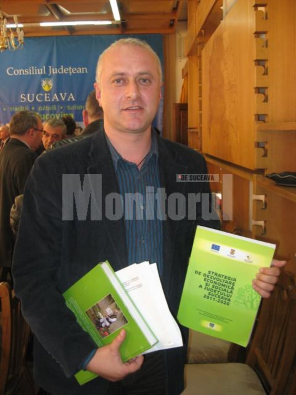 Milici a primit de la Flutur o dedicație pe Strategia de dezvoltare a județului Suceava