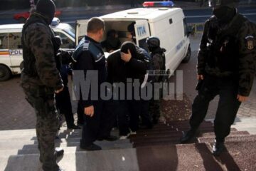 Zece arestări în cazul contrabandiștilor de țigări