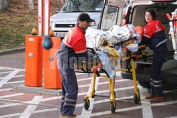 Și-a dat foc și s-a băgat sub pat, pentru nu fi găsit și salvat