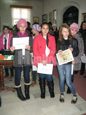 Câțiva dintre elevii premiați de la Școala Generală Ion Creangă