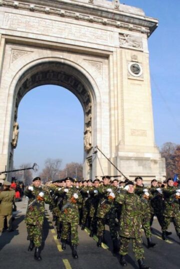 Parada militară de la Arcul de Triumf