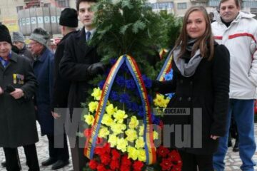 Prima coroană a fost depusă de unul dintre olimpicii internaționali ai Fălticeniului, Constantin Popa