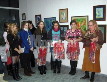Lucia Pușcașu acordând premiile