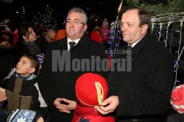 Ion Lungu și Gheorghe Flutur au cântat „La mulți ani!” alături de sucevenii din parc