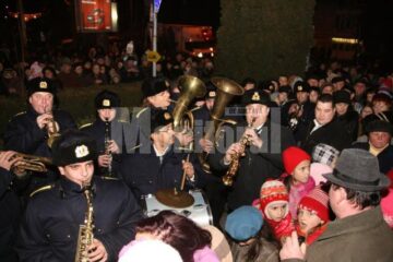 Fanfara Primăriei Suceava a întreținut atmosfera de sărbătoare
