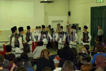 Ansamblul Folcloric „Plaiurile Dornelor” de la Clubul și Copiilor Vatra Dornei susține o serie de concerte în Italia