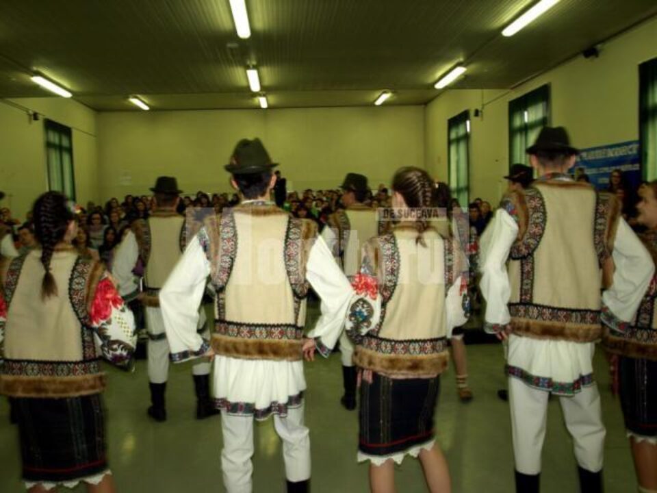 Ansamblul Folcloric „Plaiurile Dornelor” de la Clubul și Copiilor Vatra Dornei susține o serie de concerte în Italia