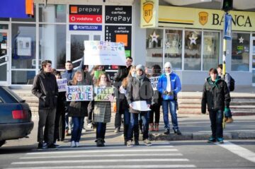 Majoritatea oamenilor au acceptat îmbrățișările gratuite cu căldură
