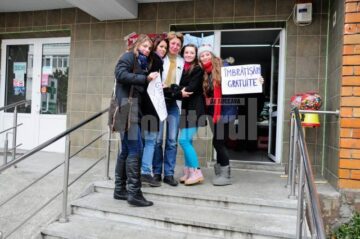 Majoritatea oamenilor au acceptat îmbrățișările gratuite cu căldură
