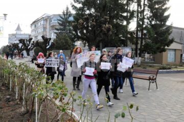 Majoritatea oamenilor au acceptat îmbrățișările gratuite cu căldură