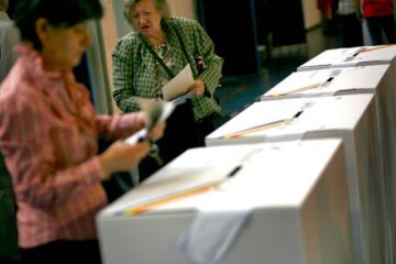 Organizarea simultană a alegerilor ar reduce cheltuielile la jumătate Foto: MEDIAFAX
