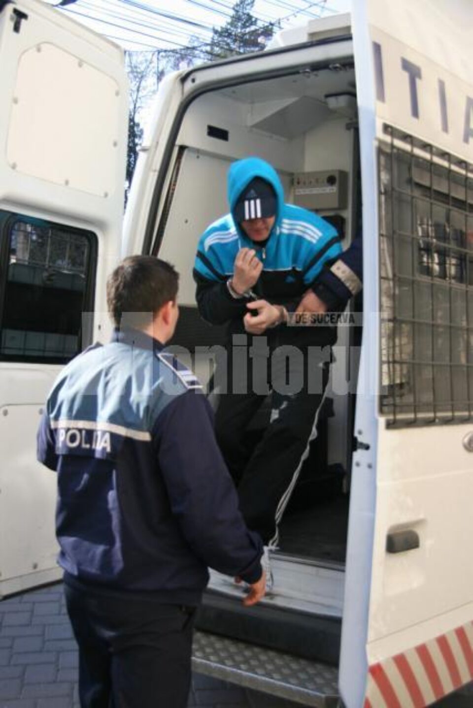 „Ninja” de Rădăuți, Tiberius Vatamaniuc, va sta în spatele gratiilor și în următoarele 30 de zile „Ninja” de Rădăuți, Tiberius Vatamaniuc, va sta în spatele gratiilor și în următoarele 30 de zile
