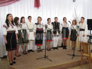 Moment artistic susținut de elevii Colegiului Tehnic Petru Mușat
