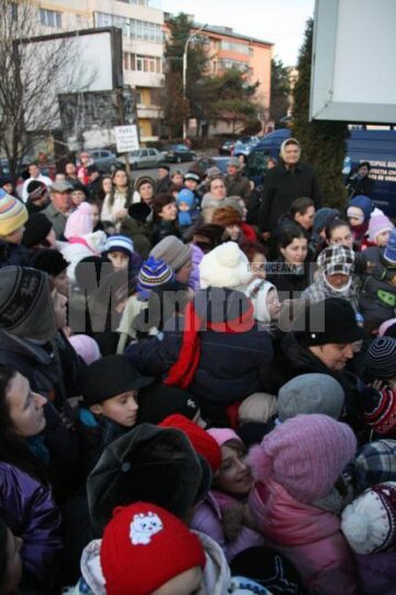 Sute de copii, părinți și bunici au fost prezenți la inaugurarea Orășelului Copiilor