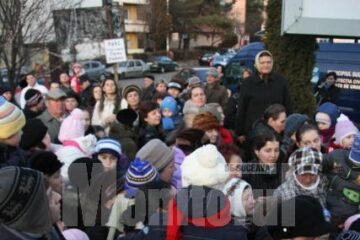 Sute de copii, părinți și bunici au fost prezenți la inaugurarea Orășelului Copiilor