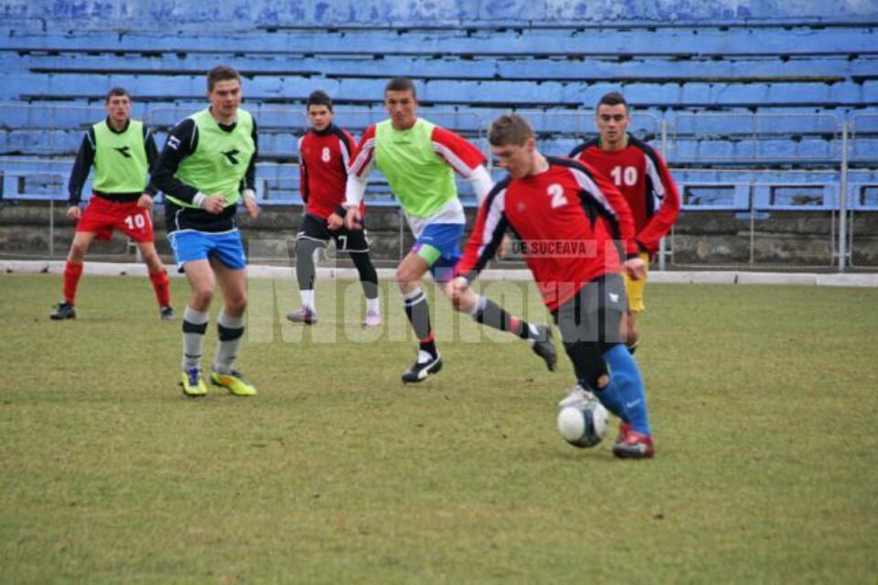 Fotbaliștii de la Sporting au intrat în vacanță la finalul jocului-scoală susținut ieri pe stadionul Areni Fotbaliștii de la Sporting au intrat în vacanță la finalul jocului-scoală susținut ieri pe stadionul Areni