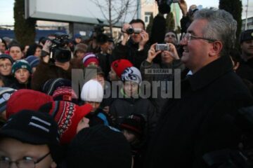 Ion Lungu le-a transmis copiilor “să fie cât mai cuminți și să creadă mereu în Moș Nicolae”