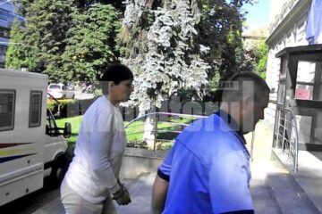 Maricica Nela Manolache și-a înjunghiat fiul mai mic în abdomen, când acesta cerea de mâncare