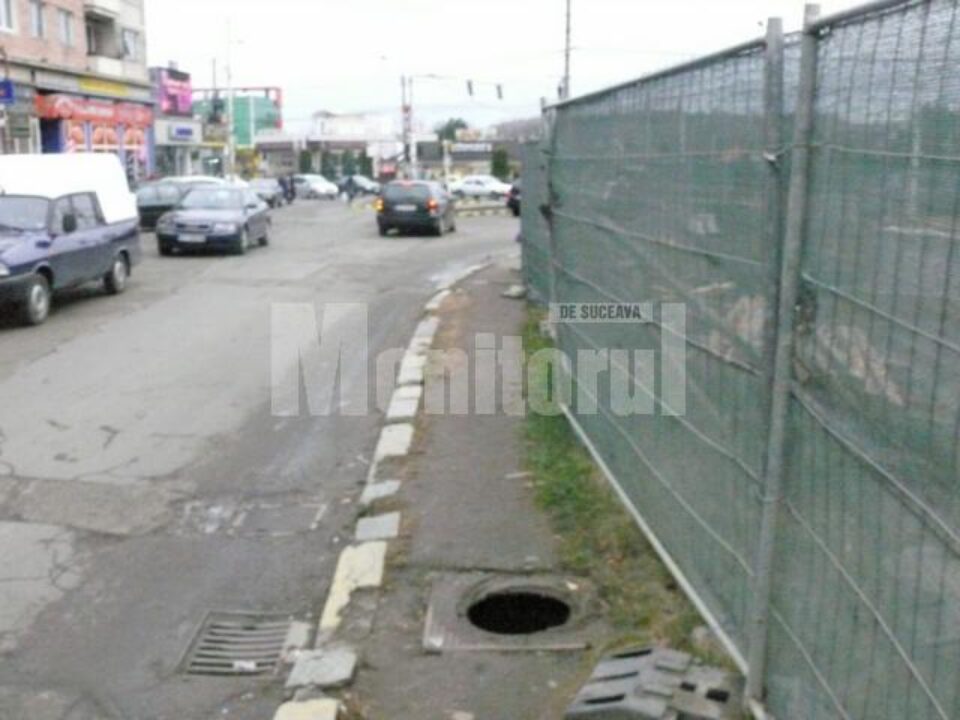 Canalul descoperit poate fi un mare pericol pentru pietoni, mai ales pe timp de noapte