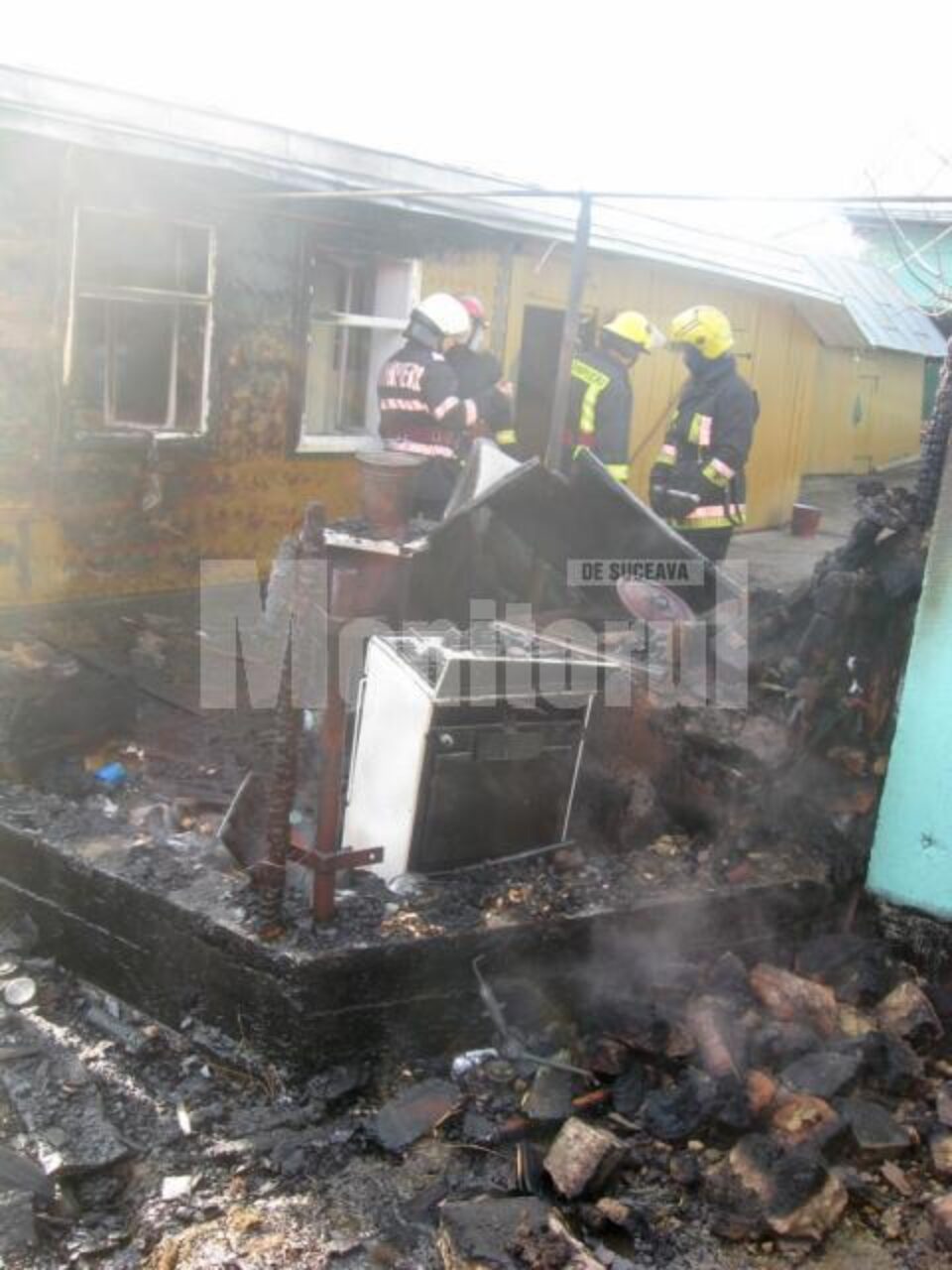 Pompierii au lichidat incendiul în totalitate în aproximativ o oră