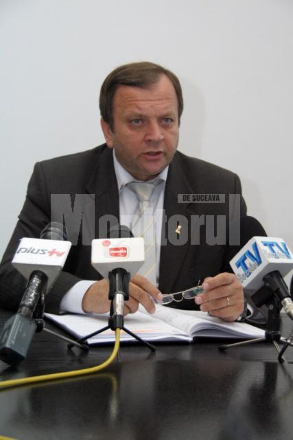 Gheorghe Flutur a declarat, ieri, că o sumă de peste 30 de milioane de euro va ajunge în anul 2012 în județ pentru lucrări de infrastructură rutieră
