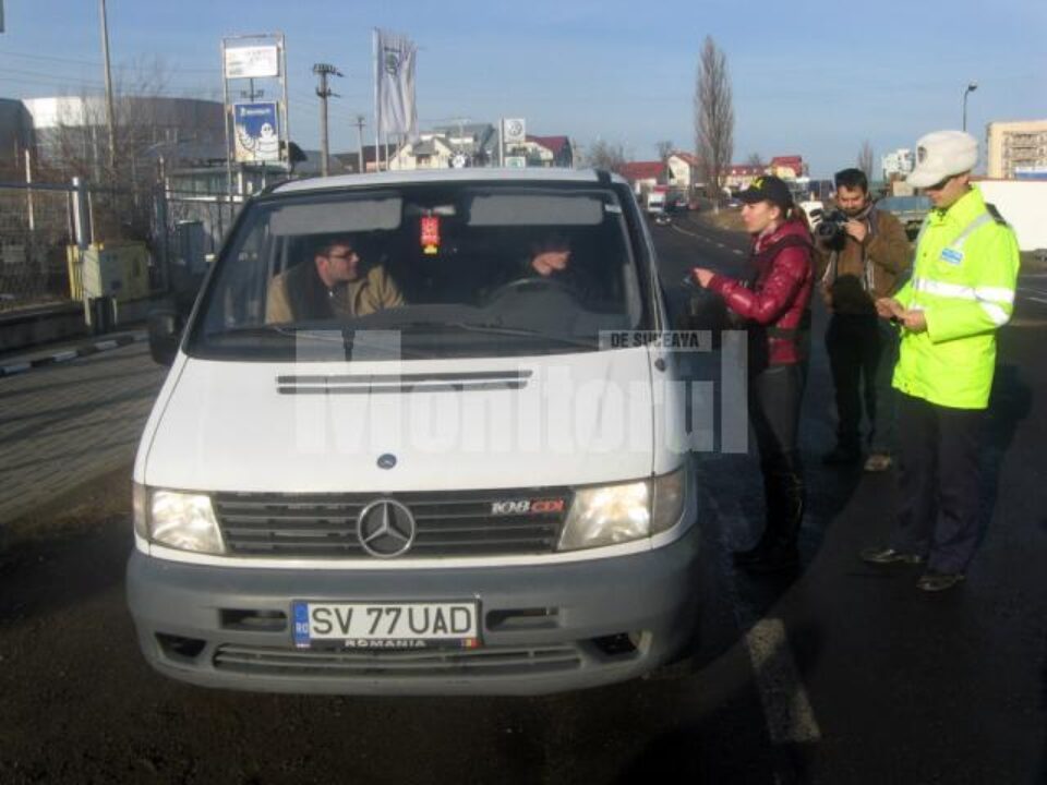 În loc de amenzi șoferii au primit pliante anti-corupție