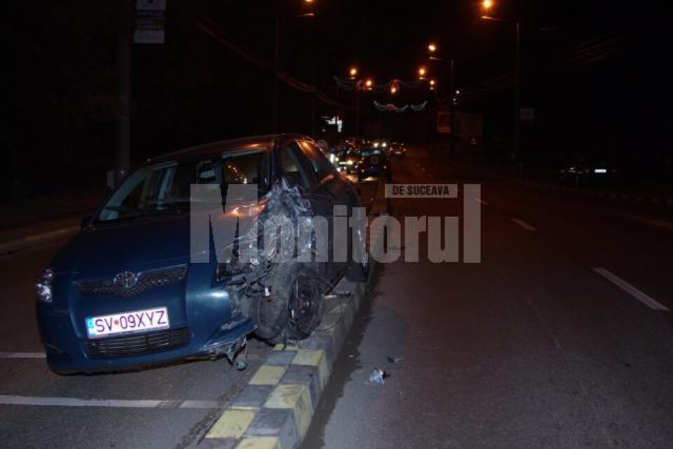 Impactul între cele doua mașini a fost unul violent