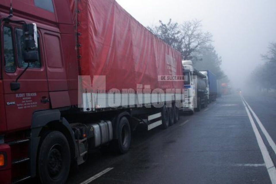 Punctul de Trecere a Frontierei de la Siret - un adevărat coșmar pentru șoferii de tir care transportă marfă spre Cernăuți