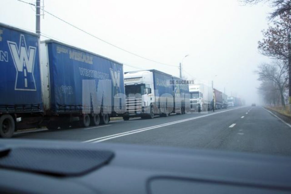Punctul de Trecere a Frontierei de la Siret - un adevărat coșmar pentru șoferii de tir care transportă marfă spre Cernăuți