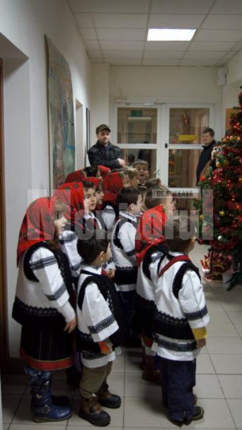 Primii colindători ai Monitorului de Suceava, micii “gospodari” de la Grădinița “Sf. Ioan cel Nou”