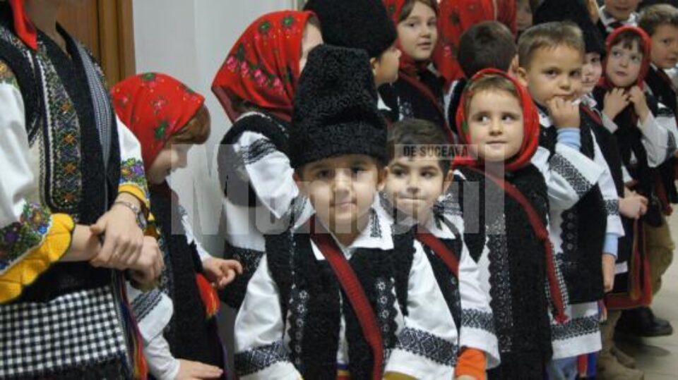 Primii colindători ai Monitorului de Suceava, micii “gospodari” de la Grădinița “Sf. Ioan cel Nou” Primii colindători ai Monitorului de Suceava, micii “gospodari” de la Grădinița “Sf. Ioan cel Nou”