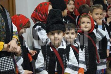 Primii colindători ai Monitorului de Suceava, micii “gospodari” de la Grădinița “Sf. Ioan cel Nou”