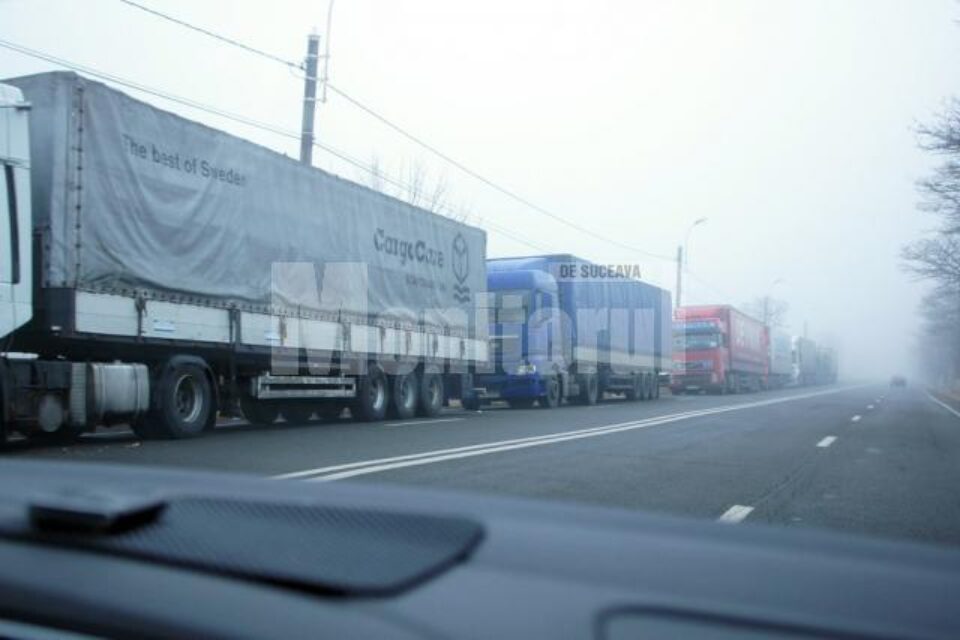 Punctul de Trecere a Frontierei de la Siret - un adevărat coșmar pentru șoferii de tir care transportă marfă spre Cernăuți