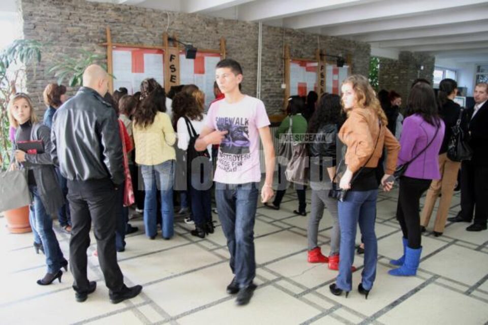 În afară de solicitarea făcută către parlamentari, studenții au demarat o campanie de strângere de semnături prin care protestează împotriva bugetului alocat educației În afară de solicitarea făcută către parlamentari, studenții au demarat o campanie de strângere de semnături prin care protestează împotriva bugetului alocat educației