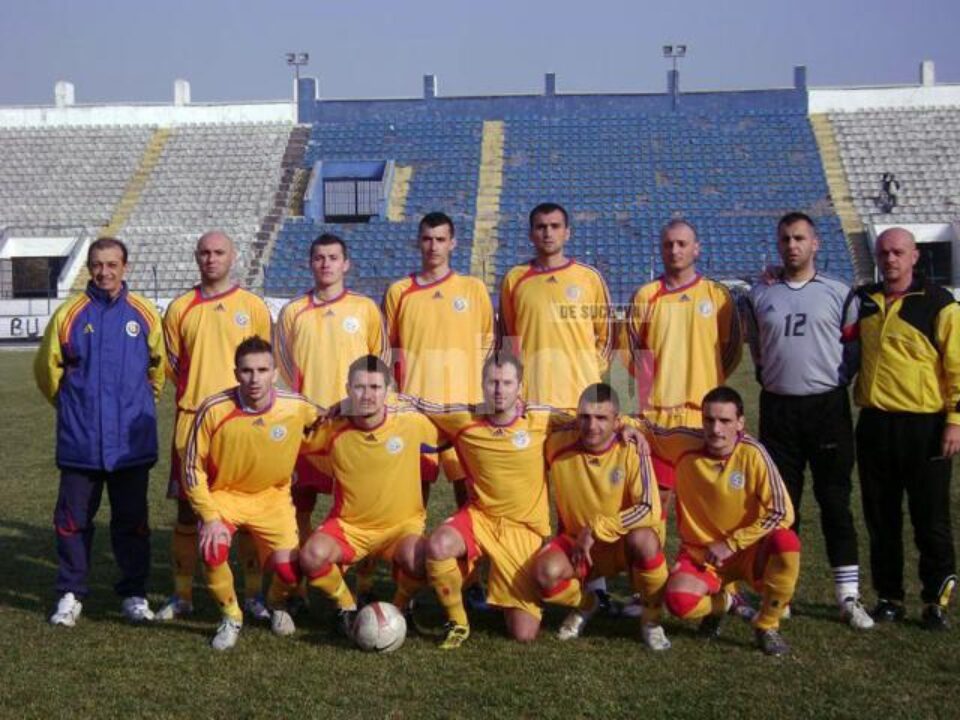 Ionesi (primul din dreapta jos) a fost om de bază pentru naționala României
