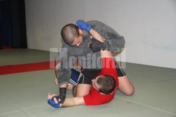 Antrenamentele din sala MMA de la Sala Unirea se derulează la intensitate maximă